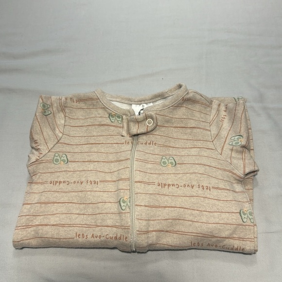 Gerber - footed sleeper with avocado design. 12 months - Picture 5 of 5